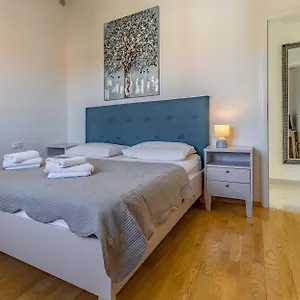 https://lotus-villas.in-istria.net